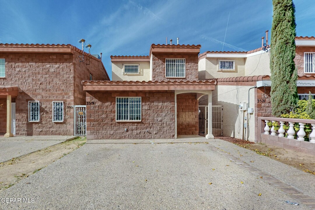 3519 Oasis Dr in El Paso, TX - Building Photo
