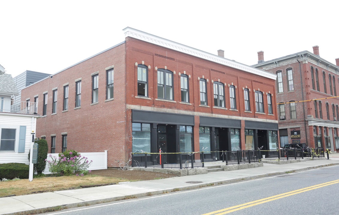 13 West Central Street in Natick, MA - Foto de edificio