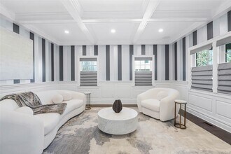 16 Hilltop Dr in Port Chester, NY - Building Photo - Building Photo