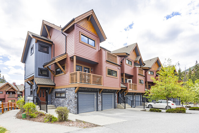 80 Dyrgas Gate in Canmore, AB - Building Photo - Primary Photo