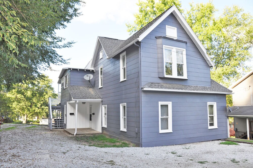 1117 Trenton Ave in Uhrichsville, OH - Building Photo