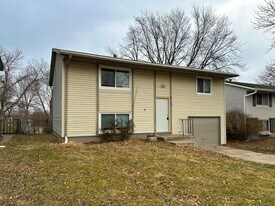 2130 Essex Rd in Lincoln, NE - Building Photo