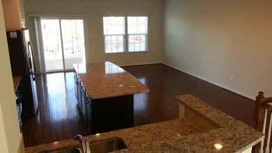 22853 Lacey Oak Terrace in Sterling, VA - Building Photo - Building Photo