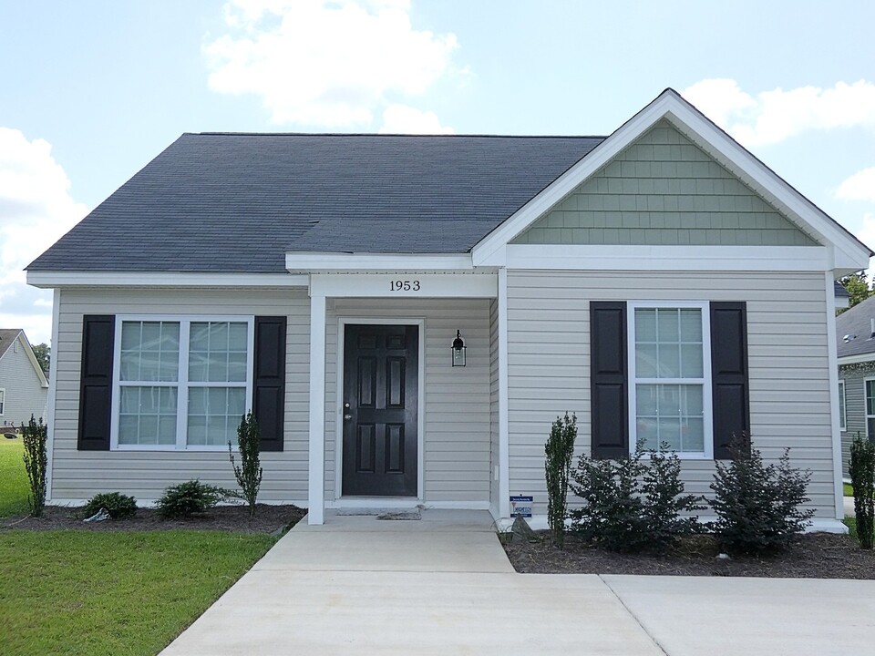 1953 Sapphire Rd in Rocky Mount, NC - Building Photo