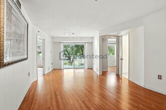 2415 NW 16th Street Rd, Unit 203 in Miami, FL - Building Photo - Building Photo