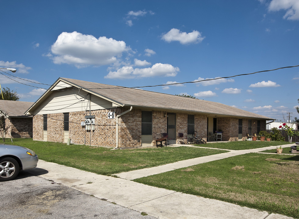 Imperial Gardens in Lockhart, TX - Building Photo