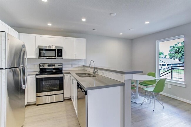 645 E 11th 1/2 St in Houston, TX - Building Photo - Building Photo
