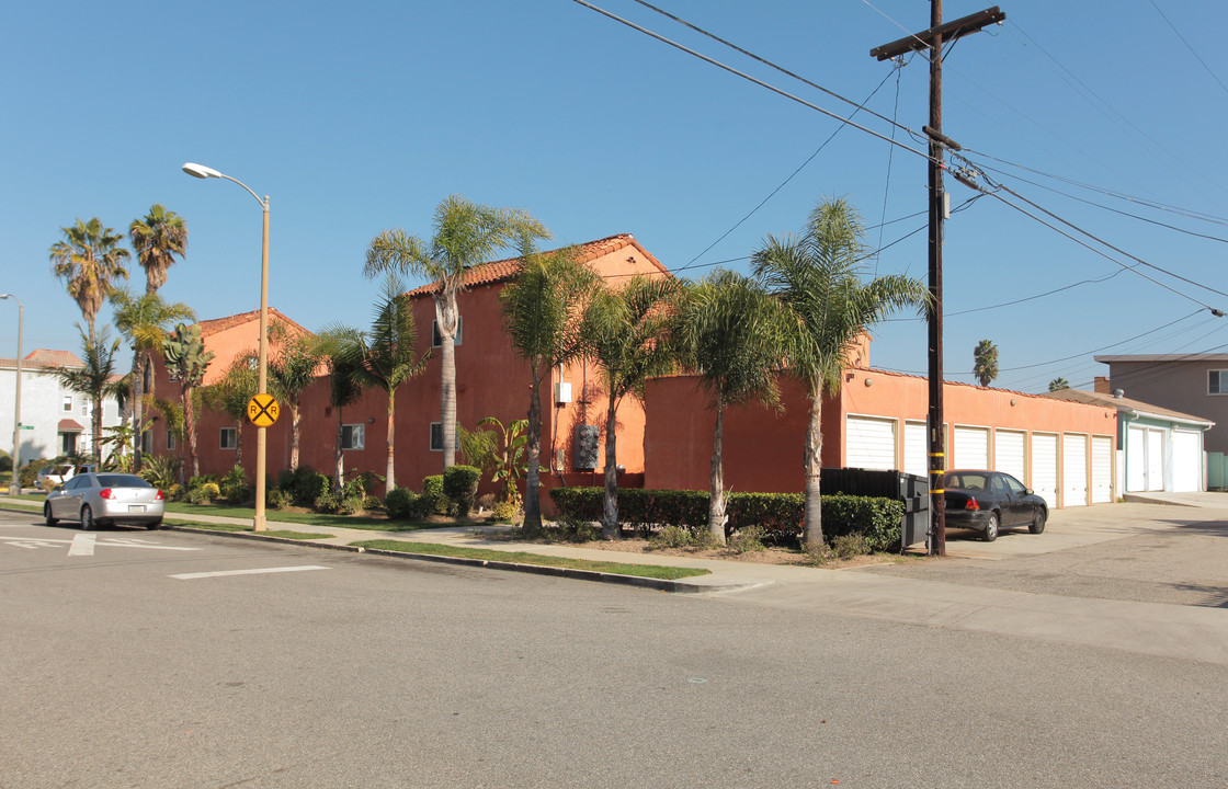 703 Sartori Ave in Torrance, CA - Foto de edificio