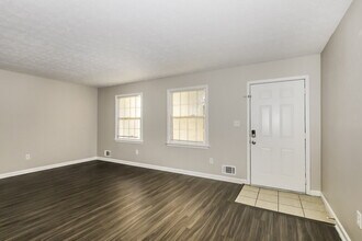 5789 Northfield Dr in Ellenwood, GA - Foto de edificio - Building Photo