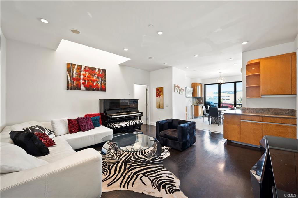 121 Canon Dr in Beverly Hills, CA - Building Photo