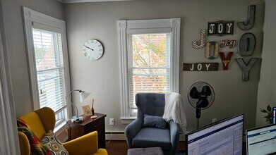 313 Walnut St, Unit #2 in Manchester, NH - Foto de edificio - Building Photo