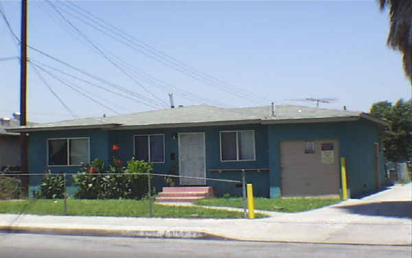 5105-5109 Clara St in Bell, CA - Building Photo