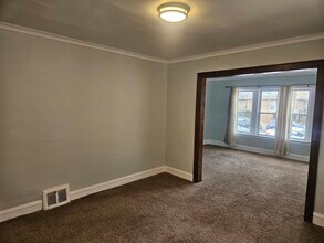 6125 W Newport Ave in Chicago, IL - Building Photo - Building Photo