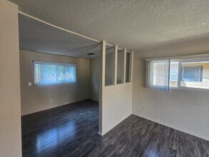 359 Woodland Pl in Costa Mesa, CA - Building Photo - Building Photo