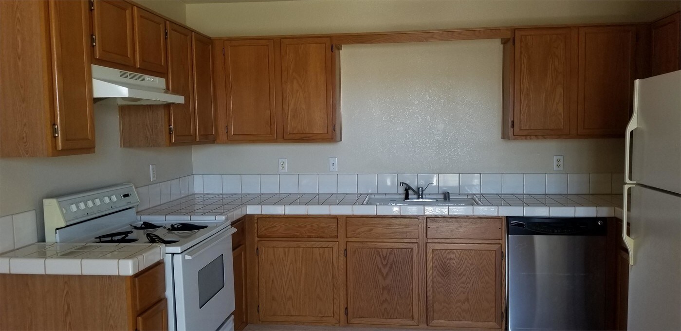 561 Bourbon St-Unit -B in Pahrump, NV - Building Photo