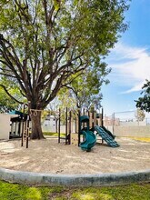 18555 Collins St in Los Angeles, CA - Building Photo - Building Photo