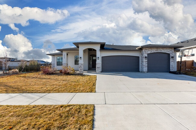 property at 2603 N Foudy Ave