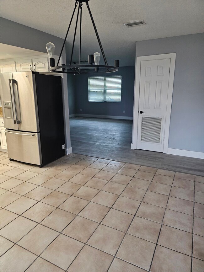 6107 Hickory Dr in Fort Pierce, FL - Building Photo - Building Photo