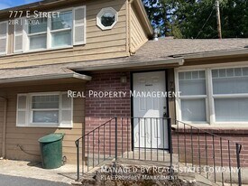 777 E St in Washougal, WA - Building Photo