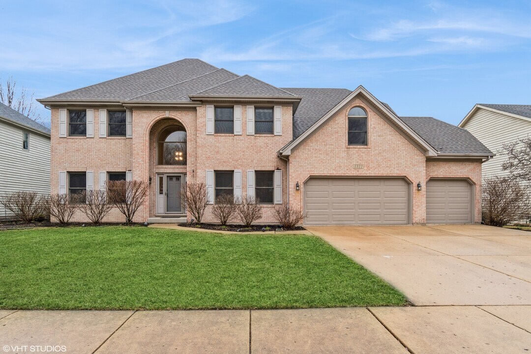 1311 Ada Ln in Naperville, IL - Building Photo