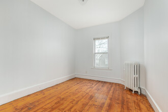 105 Summer St, Unit 3 in Somerville, MA - Foto de edificio - Building Photo