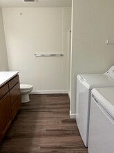 700 N State St, Unit 402 in Bellingham, WA - Building Photo - Building Photo