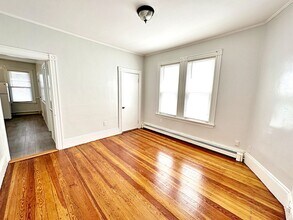 110 Everett St, Unit 3 in Boston, MA - Building Photo - Building Photo