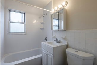 Rolling Gardens Apartment Homes in Mahwah, NJ - Building Photo - Building Photo
