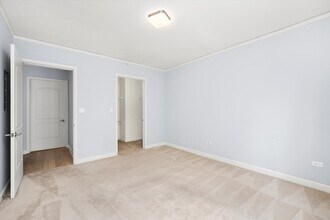 420 E Waterside Dr in Chicago, IL - Building Photo - Building Photo