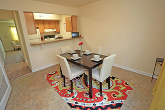 Sacramento Townhomes in Hampton, VA - Building Photo - Interior Photo