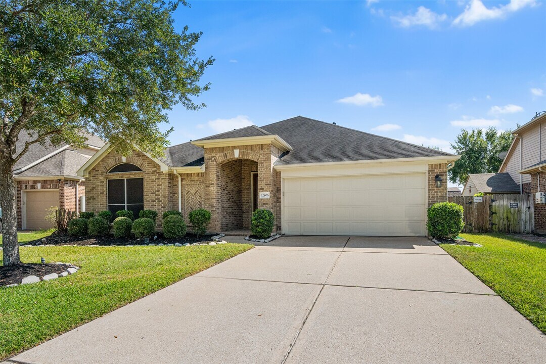 12806 Winter Springs Dr in Pearland, TX - Building Photo