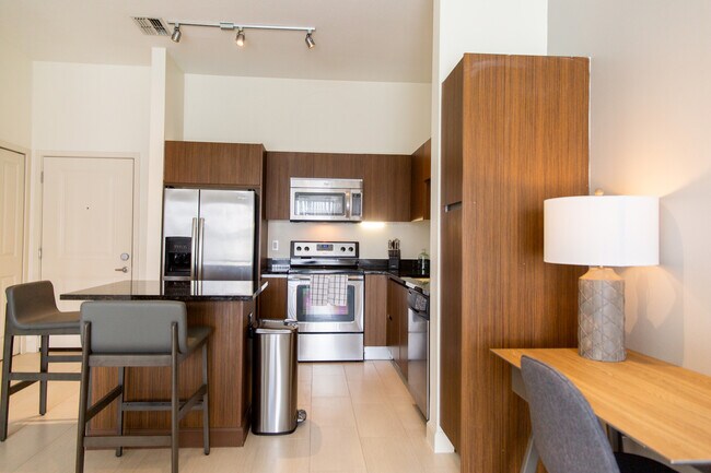 1226 E Cumberland Ave-Unit -02-109 in Tampa, FL - Foto de edificio - Building Photo