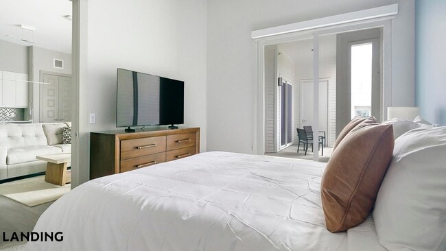 401 W 25th St, Unit 2309