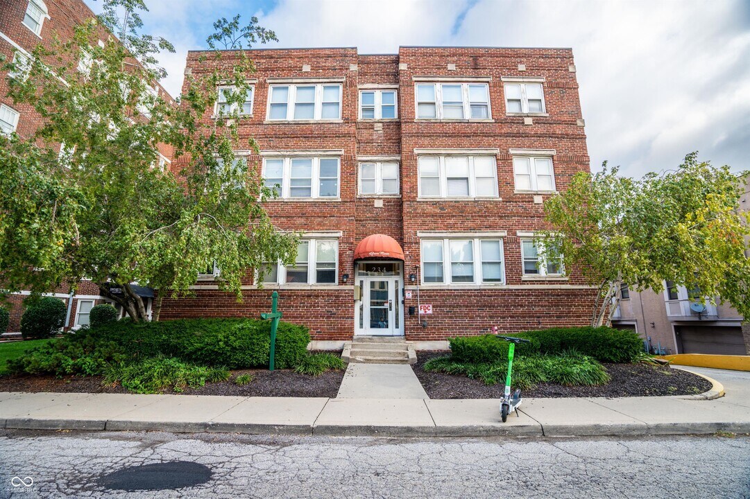 234 E 9th St in Indianapolis, IN - Building Photo
