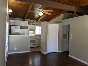11795 SW 7th St, Unit 11795 in Beaverton, OR - Building Photo - Building Photo