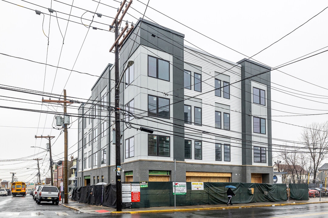307 Bergen Ave in Jersey City, NJ - Building Photo
