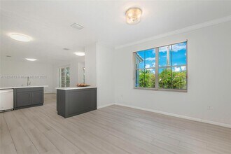 315 W Cypress Cove Cir in Davie, FL - Building Photo - Building Photo