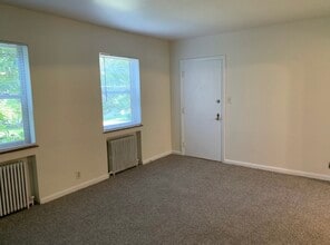 4403 Erie Ave, Unit 2 in Cincinnati, OH - Foto de edificio - Building Photo