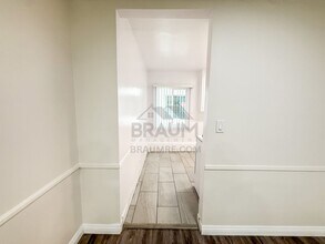 5917 Laurel Canyon Blvd, Unit 7 in Los Angeles, CA - Building Photo - Building Photo