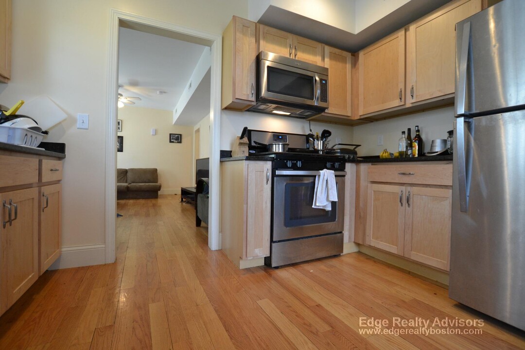 78 Brooks St, Unit 1 in Boston, MA - Building Photo