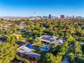 330 Rancho Cir in Las Vegas, NV - Building Photo - Building Photo