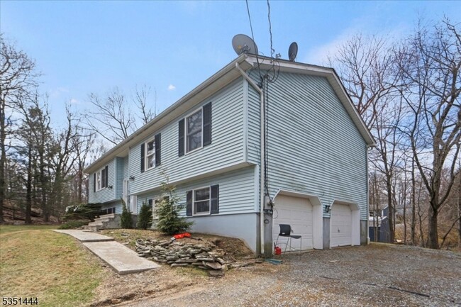 3 Cold Spring Rd in Highland Lakes, NJ - Foto de edificio - Building Photo
