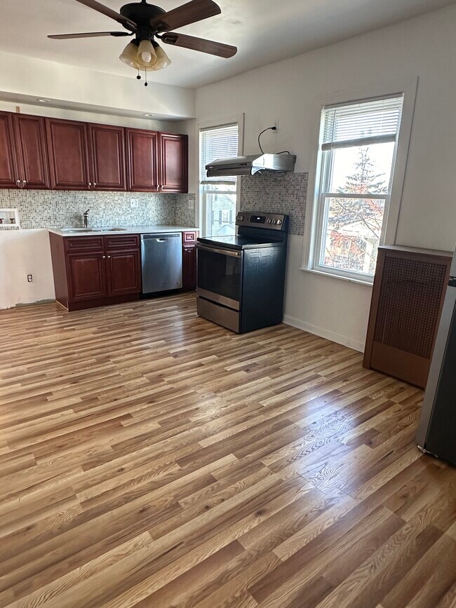 80 Upland Rd, Unit 2 in Belmont, MA - Building Photo - Building Photo