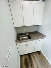 2117 Mitchell Ct in Ft. Myers, FL - Foto de edificio - Building Photo