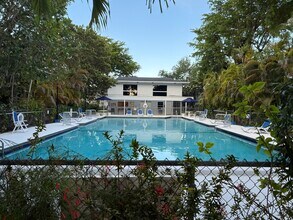 5590 SW 78th St, Unit Unit B in Miami, FL - Building Photo - Building Photo