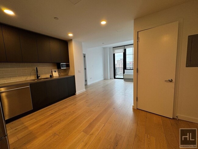 NORTHERN BOULEVARD in Queens, NY - Building Photo - Building Photo