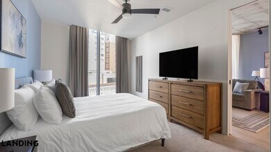 143 E Commerce St, Unit 802 in San Antonio, TX - Foto de edificio - Building Photo