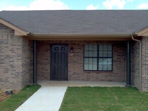 9010 Holmes Ln in Texarkana, TX - Building Photo - Building Photo