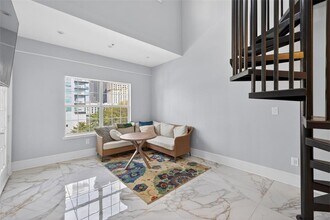 1075 Peachtree Walk NE in Atlanta, GA - Building Photo - Building Photo