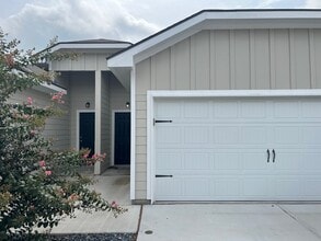 3436 Scott Cir in Seguin, TX - Building Photo - Building Photo